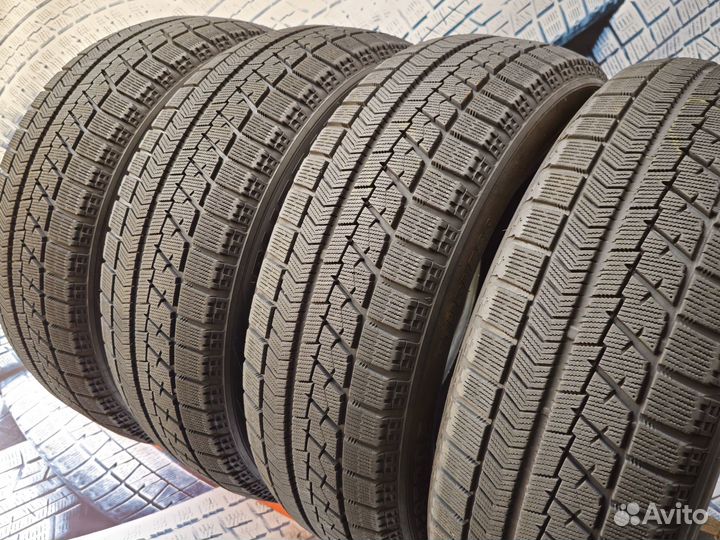 Bridgestone Blizzak VRX 215/60 R17