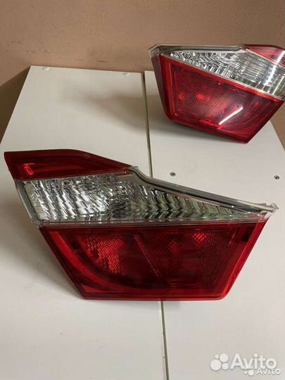 Фара задняя левая внутренняя на Toyota Camry XV50