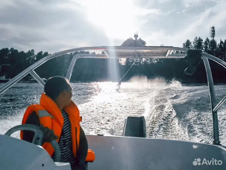 Катание на водных лыжах по Енисею