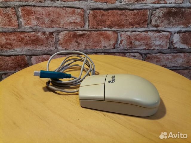 Компьютерная мышь с шариком. Ретро