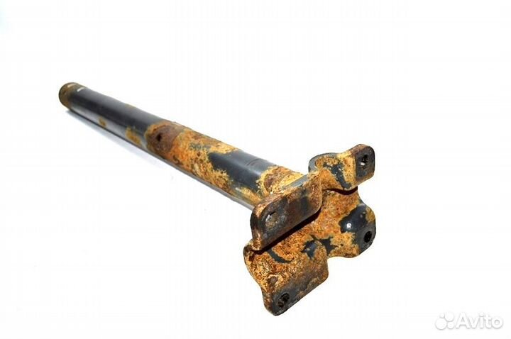 Кронштейн крыла ведущего моста, задний левый merce