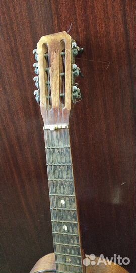 Гитара старенькая как на фото