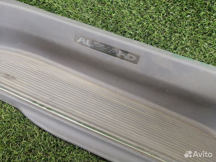 Накладка на порог задняя левая Toyota Alphard