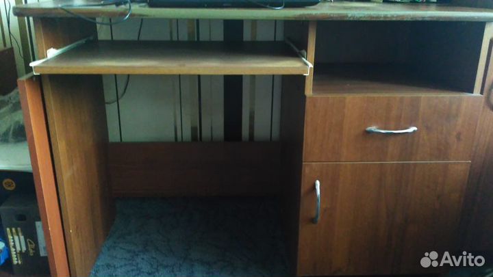 Стол компьютерный