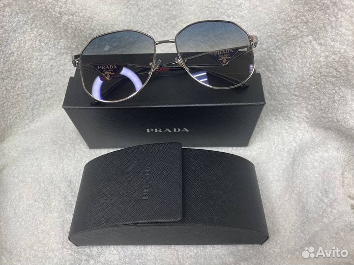 Солнцезащитные очки Prada