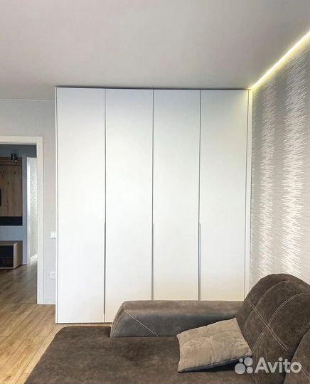 Шкаф распашной с фрезеровкой