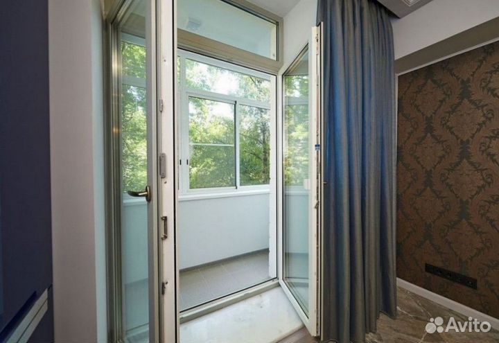 Дверь пластиковая / входная группа