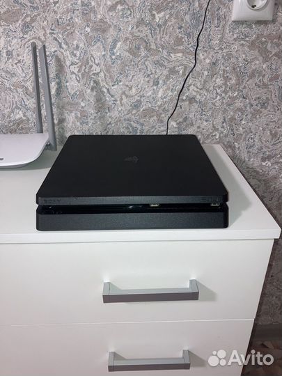 Sony playstation 4 slim