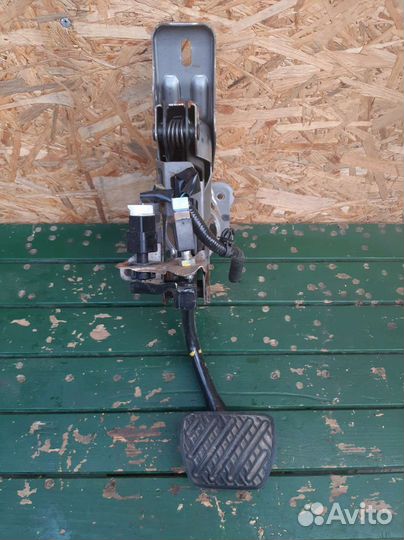 Педаль тормоза Infiniti G35 V36