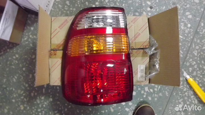 Фонарь задний левый Toyota land cruiser 100