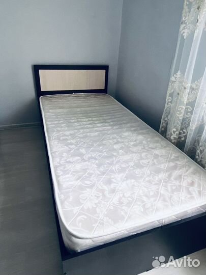 Кровать односпальная с матрасом