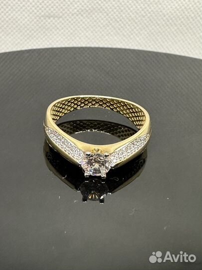 Золотое кольцо 585 пробы с фианитами