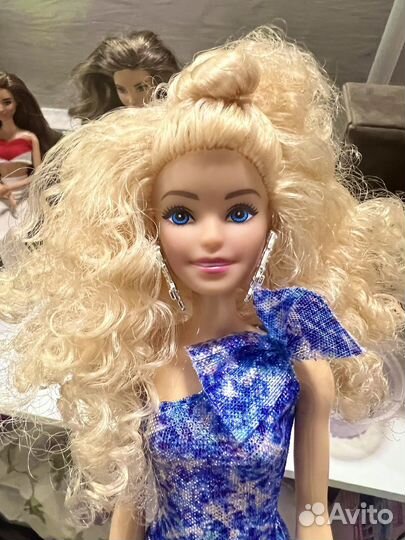 Кукла с пышными волосами