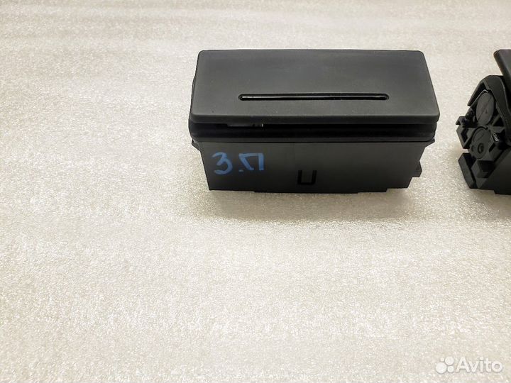 Пепельница заняя Audi A6 C6, Q7 4L