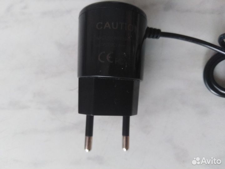 Универсальная зарядка для телефона с индикацией