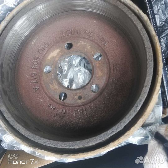 Volkswagen polo задние тормозные барабаны, колодки