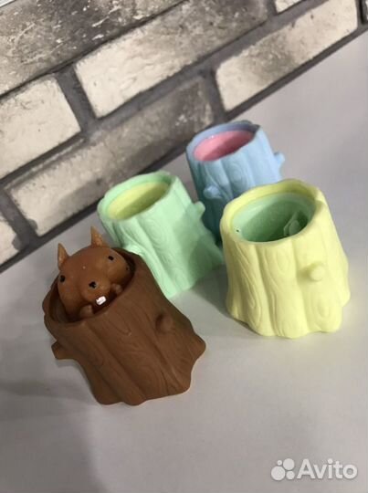 Бешаная белка антистресс прячется в пеньке суслик