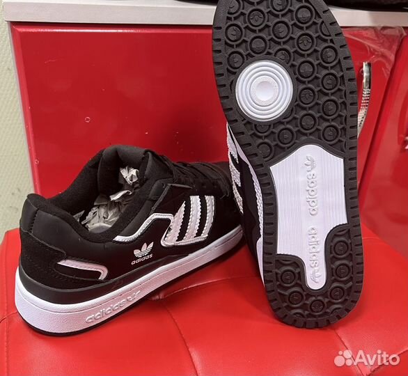 Кроссовки Adidas