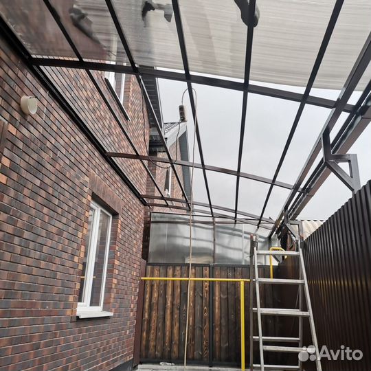 Навес из поликарбоната