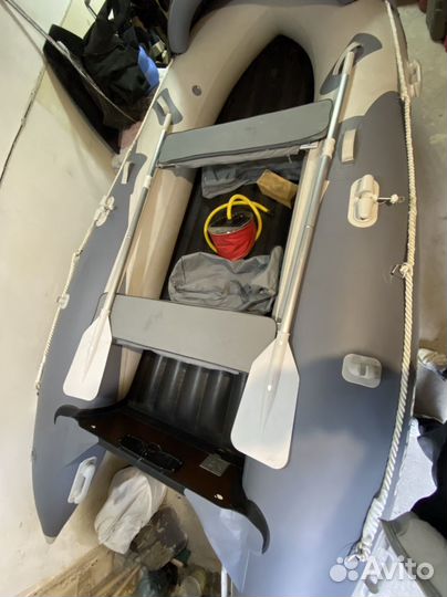 Лодка Gladiator E380