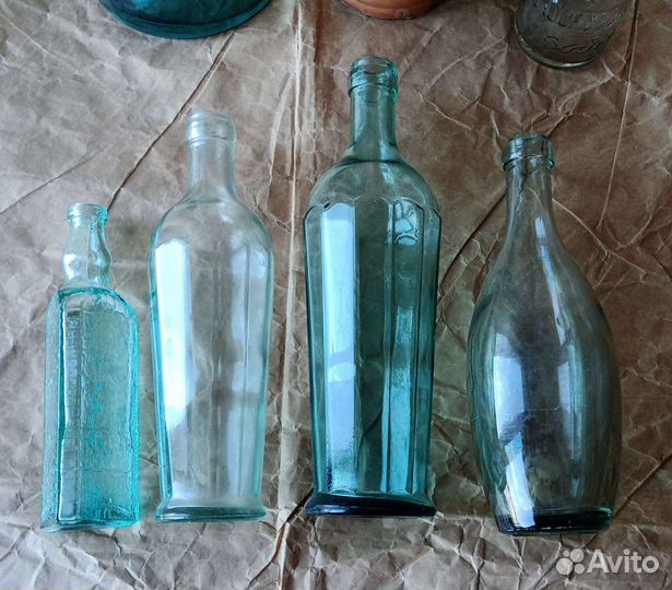 Бутылка с надписью и четверть