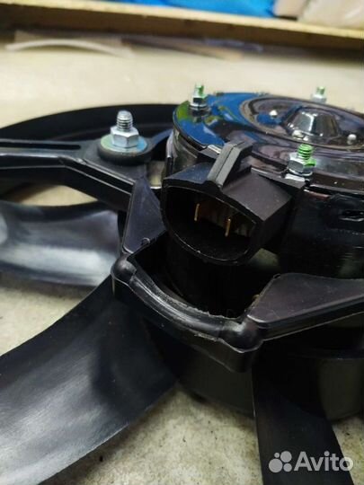 Вентилятор охлаждения радиатора Шевроле Нива 2123