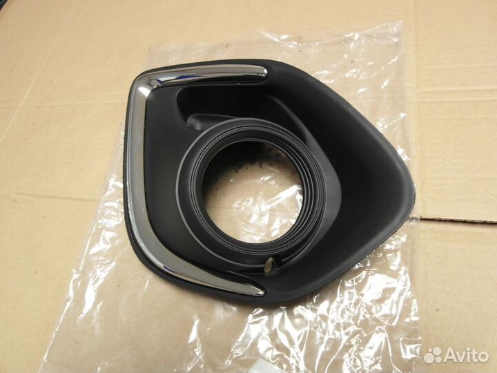 Рамка противотуманки правая Mitsubishi ASX 2013-18