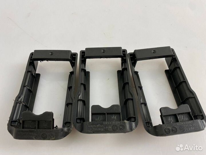 Пластик салазок сиденья Maserati Levante M161 2017