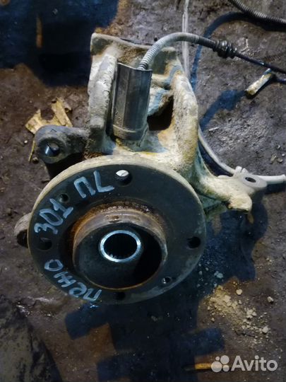 Кулак поворотный датчик ABS Peugeot 301 Пежо 301