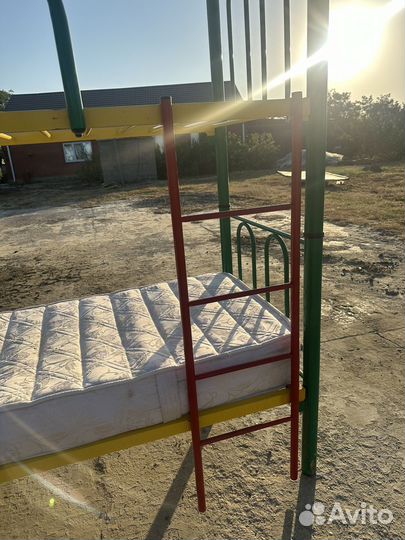 Двухъярусная кровать