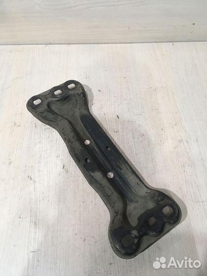 Кронштейн кпп Мерседес W211 Е211 2112421001