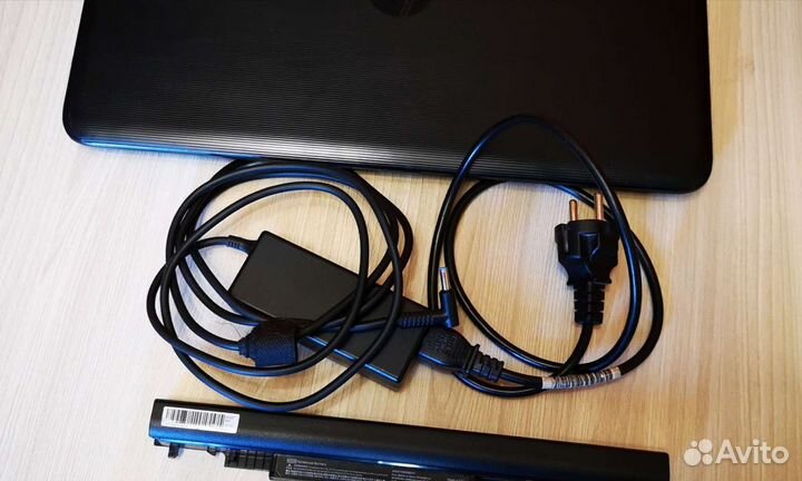 Ноутбук HP 15-ay516 (i5)