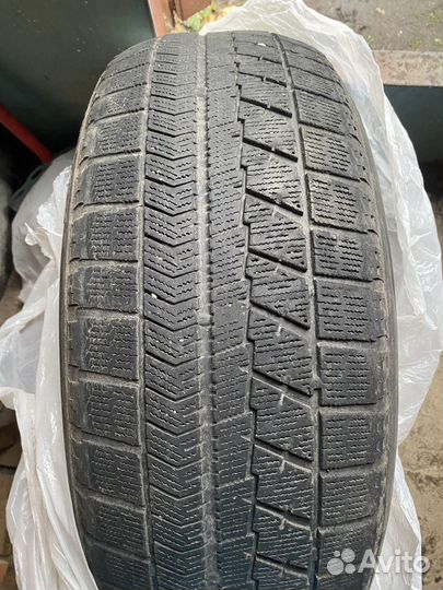 Bridgestone Blizzak DM-V1 215/60 R17 S