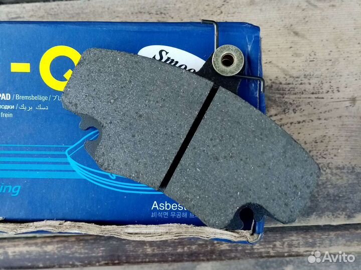 Тормозные колодки новые передние на Рено Логан