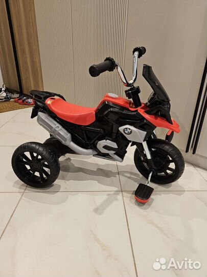 Трехколесный велосипед BMW