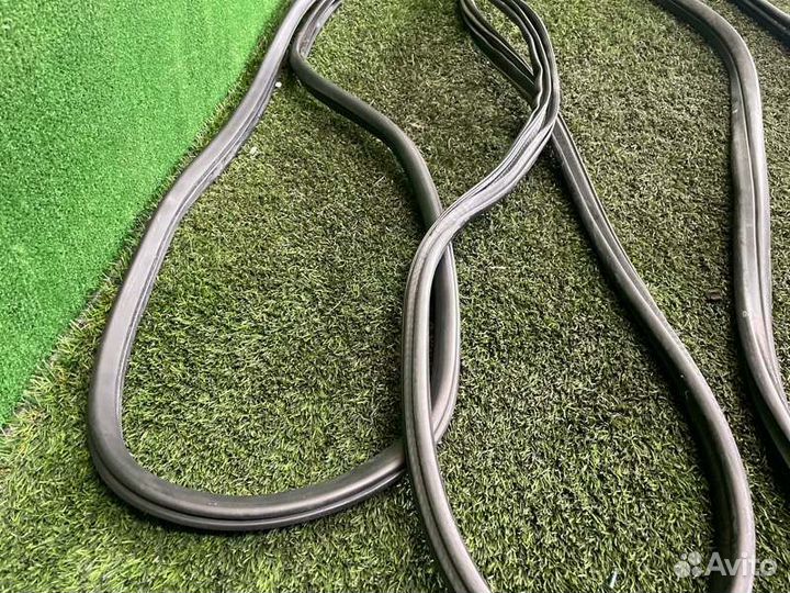 Уплотнительная резинка боковой двери Bmw X1 E84