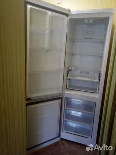 Холодильник hotpoint ariston бу