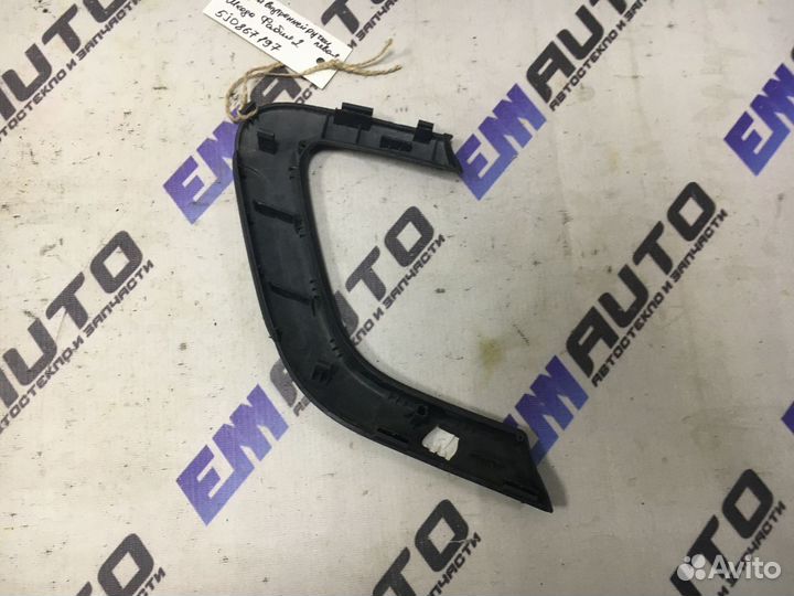 Накладка внутренней ручки левая Шкода Фабия 2