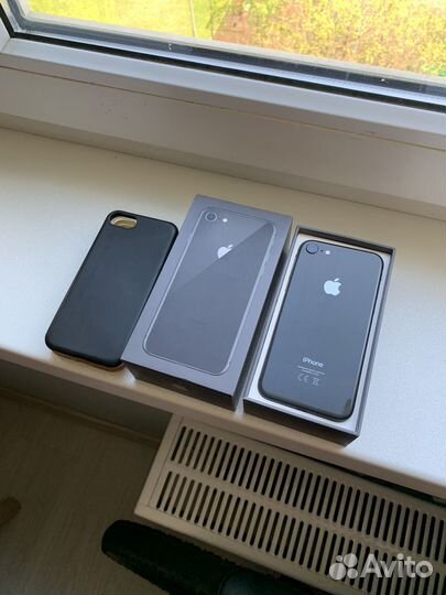 iPhone 8, 64 ГБ