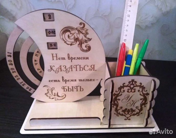 Вечный календарь из дерева