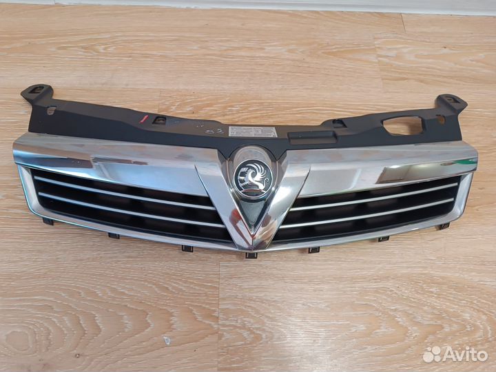 Решетка радиатора Opel Astra H