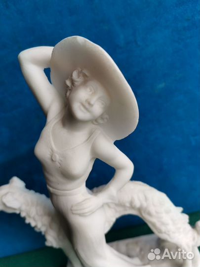 Статуэтка дама девушка с собачкой Santini бисквит