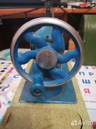 Детская швейная машинка