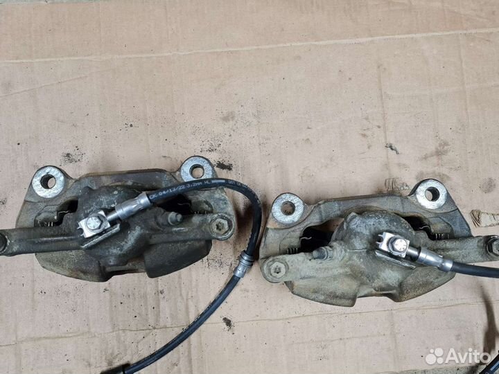 Передние суппорта в сборе Skoda Octavia A8