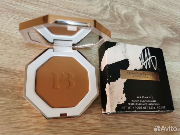 Fenty Beauty бронзер, тени, помада, тональный