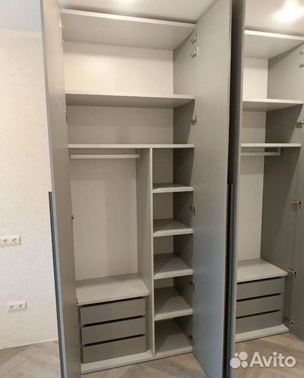 Шкаф распашной с полками