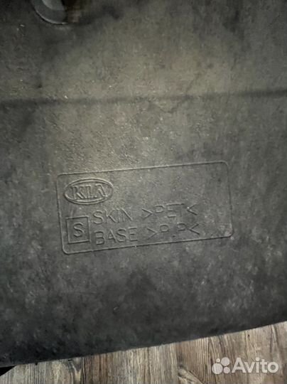 Обшивка крышки багажника Kia quoris 3.8