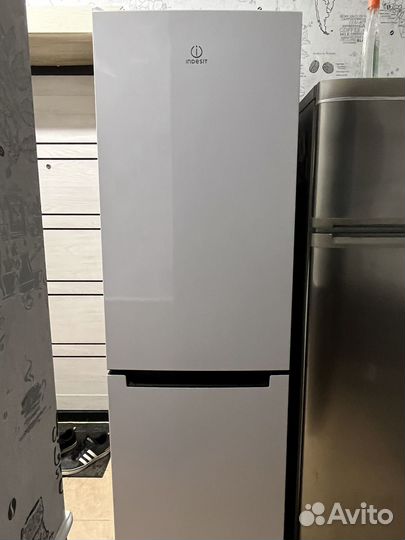 Холодильник Indesit DS 4180 W