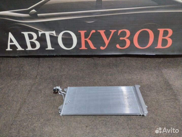 Радиатор кондиционера Audi Q7 2005