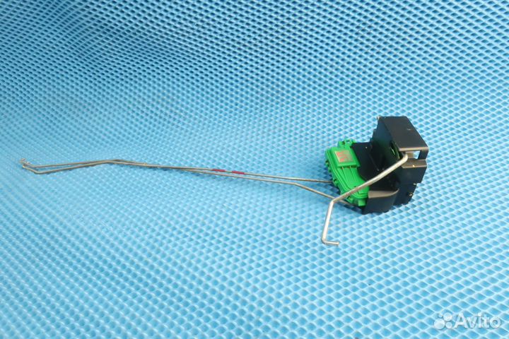 Замок двери задней правой Hyundai Solaris 1